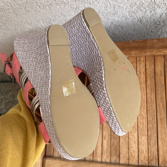 Call it Spring wedge heel platform sandals coral suede and rose gold size 7 1/2 - Picture 8 of 10